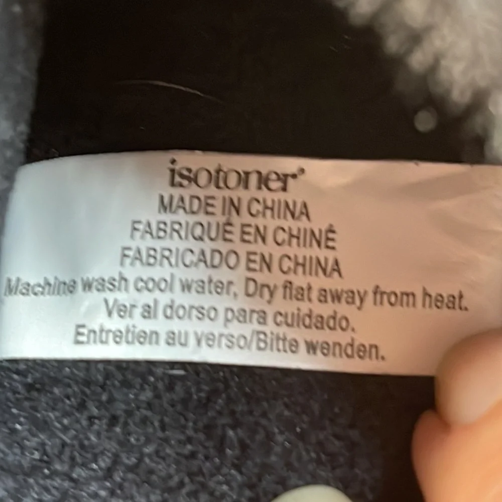 ISOTONER MEMORY FOAM. SLIPPERS SM 6.5-7 black - Picture 7 of 11